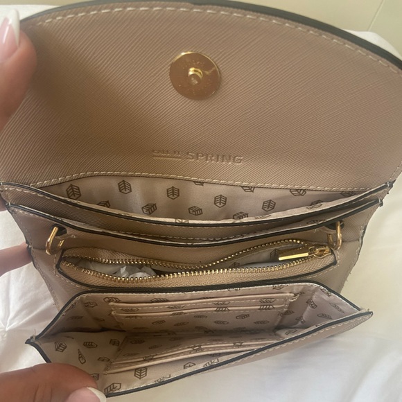 BNWOT callitspring beige and gold bow clutch/wallet - Picture 7 of 7